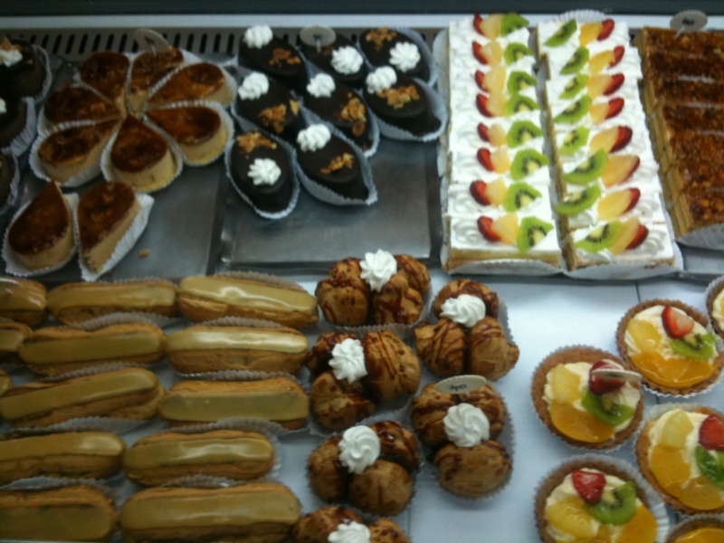 Je vous presente une patisserie viennoiserie delicieuse ! Elle se situe a Oued Romane, à coté du cimetiere. Ville situé a coté de El Achour, Draria., Alger