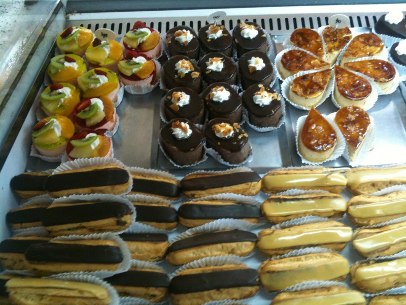 Je vous presente une patisserie viennoiserie delicieuse ! Elle se situe a Oued Romane, à coté du cimetiere. Ville situé a coté de El Achour, Draria., Alger
