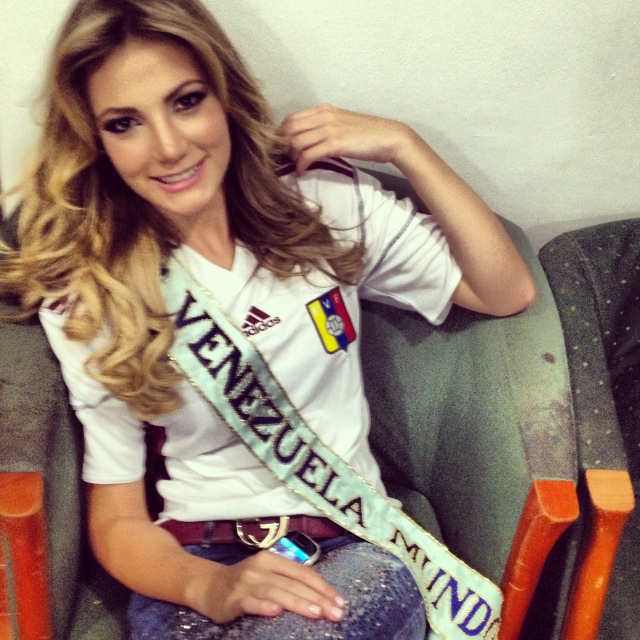 Miss World Venezuela 2012 Gabriella Ferrari Departures